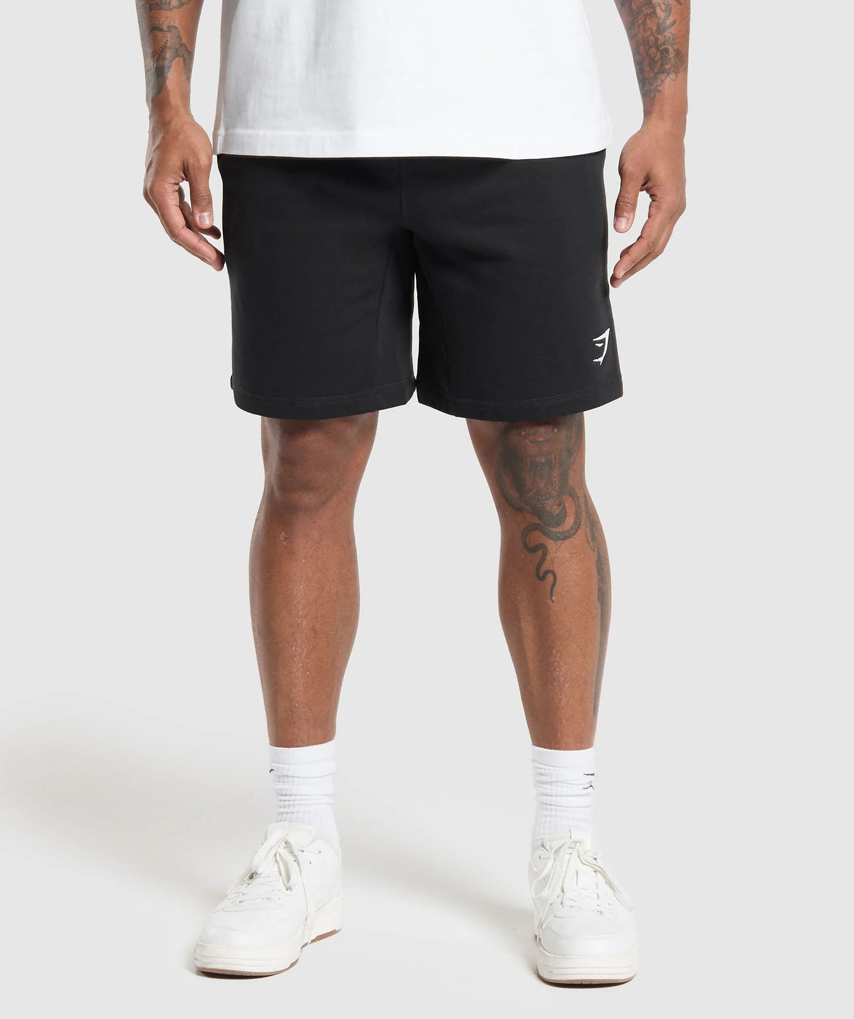 Gymshark Black Crest 9" Shorts - GYM THREADS