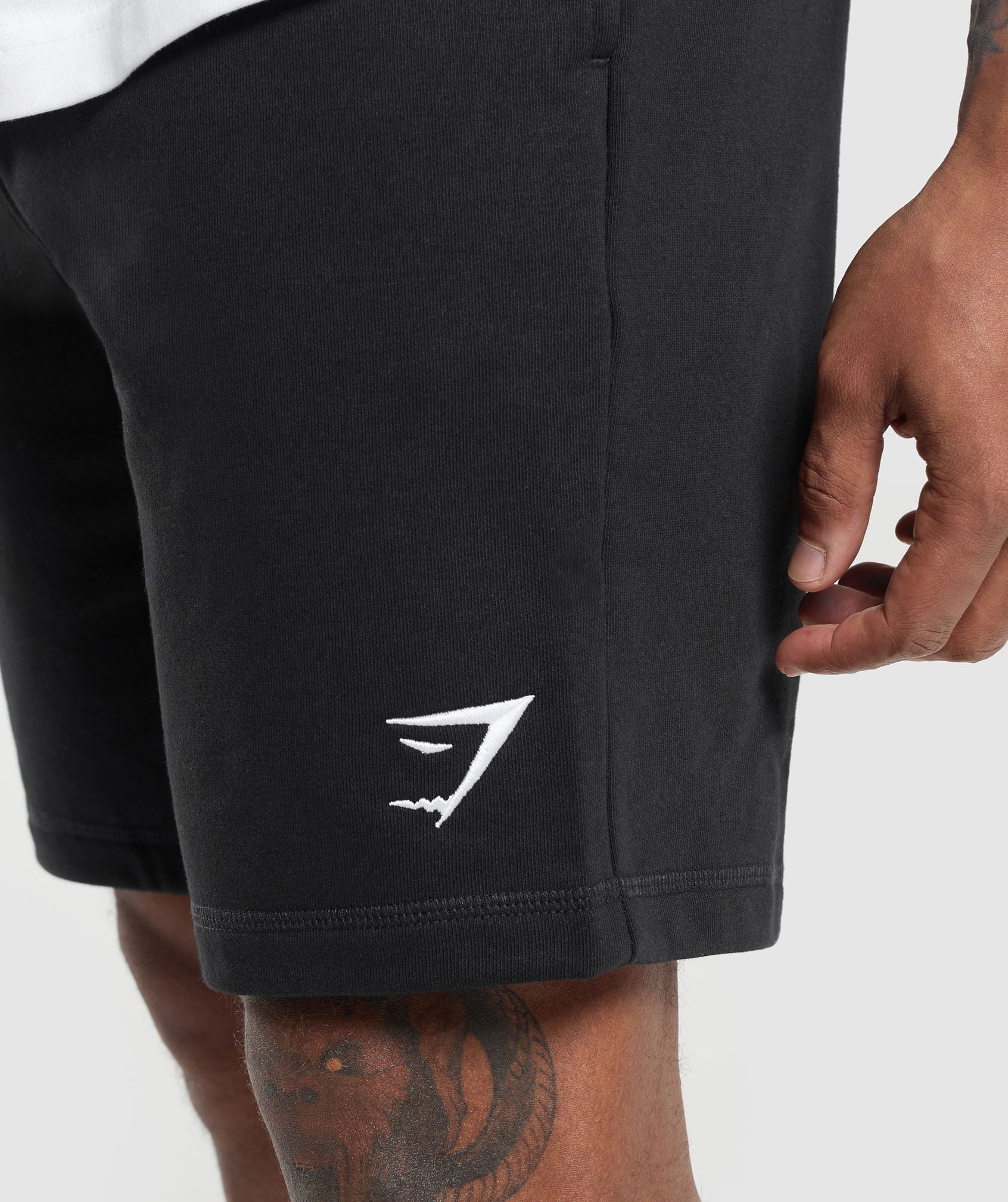 Gymshark Black Crest 9" Shorts - GYM THREADS