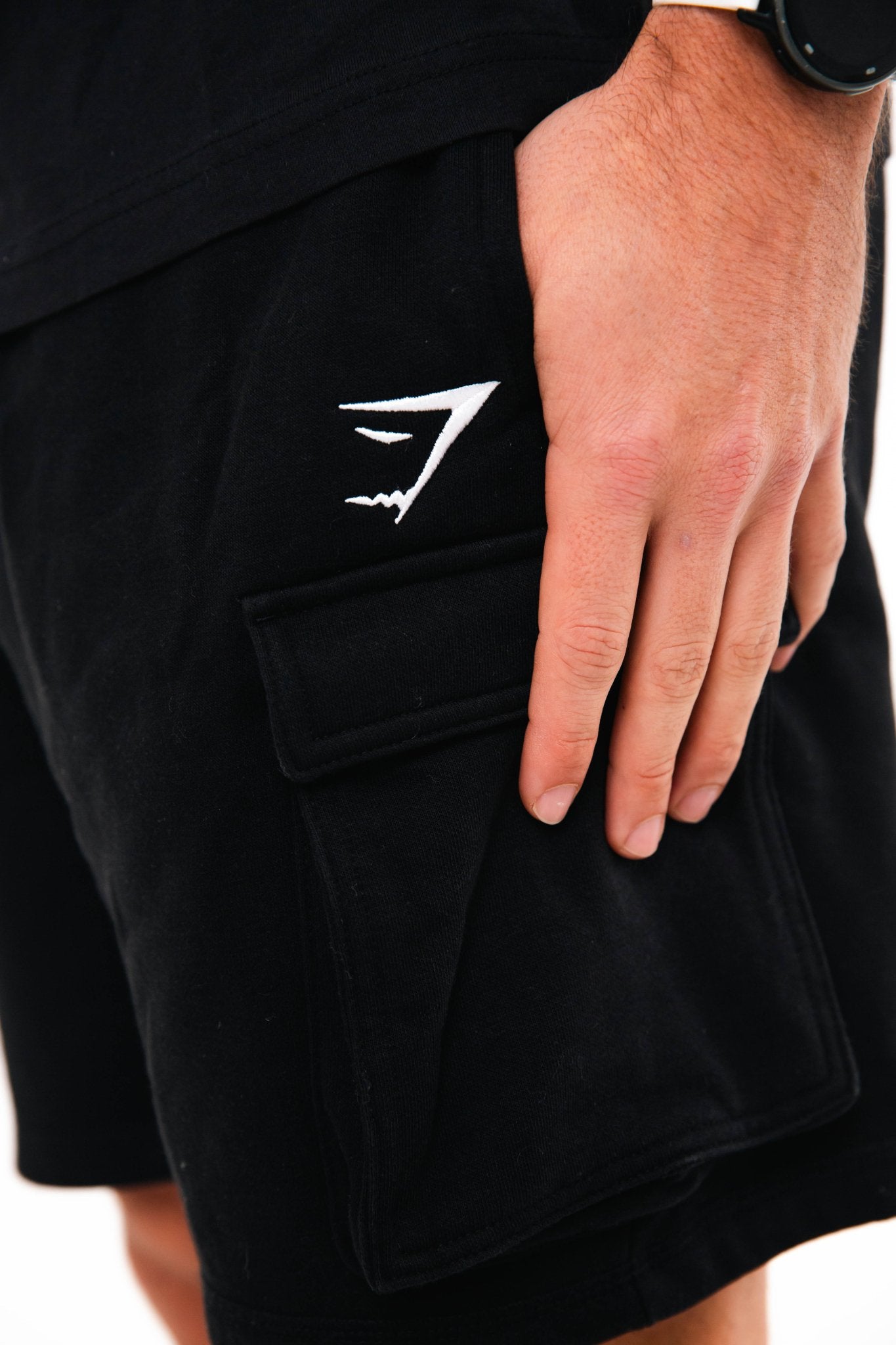 Gymshark Black Crest Cargo 7" Shorts - GYM THREADS