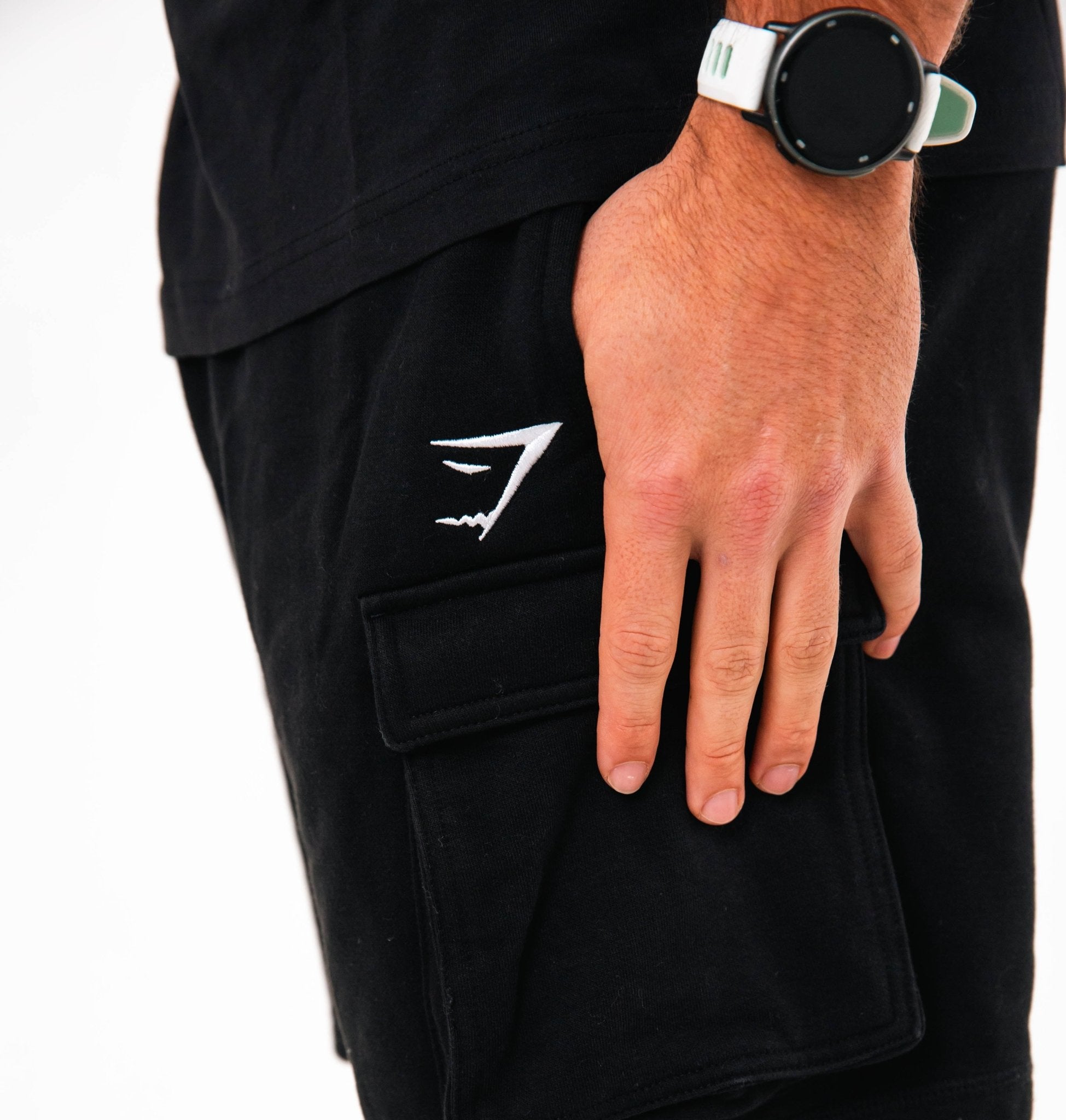 Gymshark Black Crest Cargo 7" Shorts - GYM THREADS